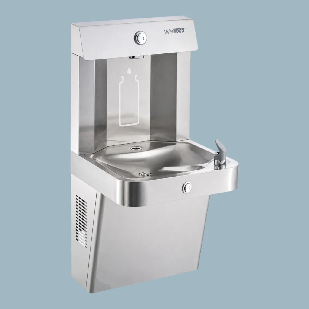 Bebedero de pared con llenador de botellas, botón mecánico, enfriamiento y filtración Welltek WT-WFSDF-30AMM